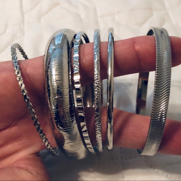Bracelets - Picture 6 of 8